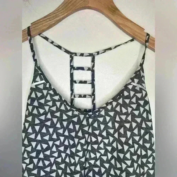 Lululemon breezy singlet NWT ,  sz 2 - Picture 4 of 7